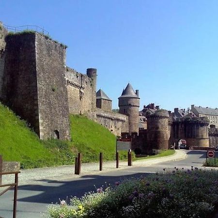 House At The Foot Of The Castle Of Fougeres Villa Екстериор снимка