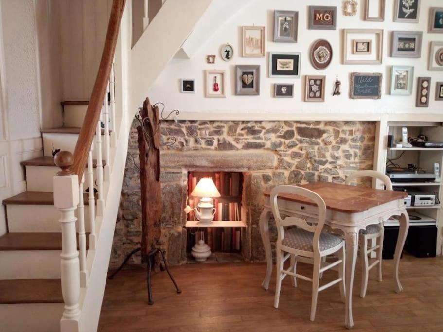 House At The Foot Of The Castle Of Fougeres Villa Екстериор снимка