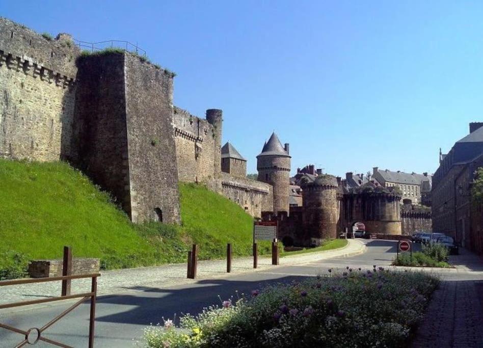 House At The Foot Of The Castle Of Fougeres Villa Екстериор снимка